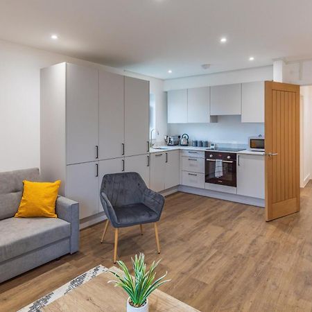 Central 2 Bed 2 Bath Apartment Near Brighton College, Beach, Hospital - Long Stay Offers Εξωτερικό φωτογραφία