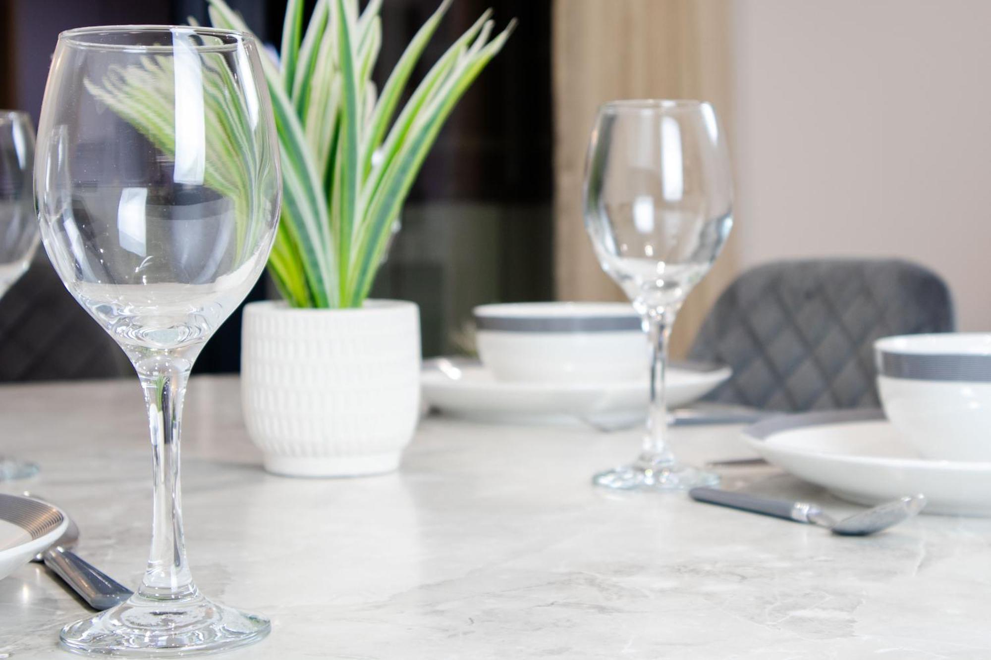 Central 2 Bed 2 Bath Apartment Near Brighton College, Beach, Hospital - Long Stay Offers Εξωτερικό φωτογραφία