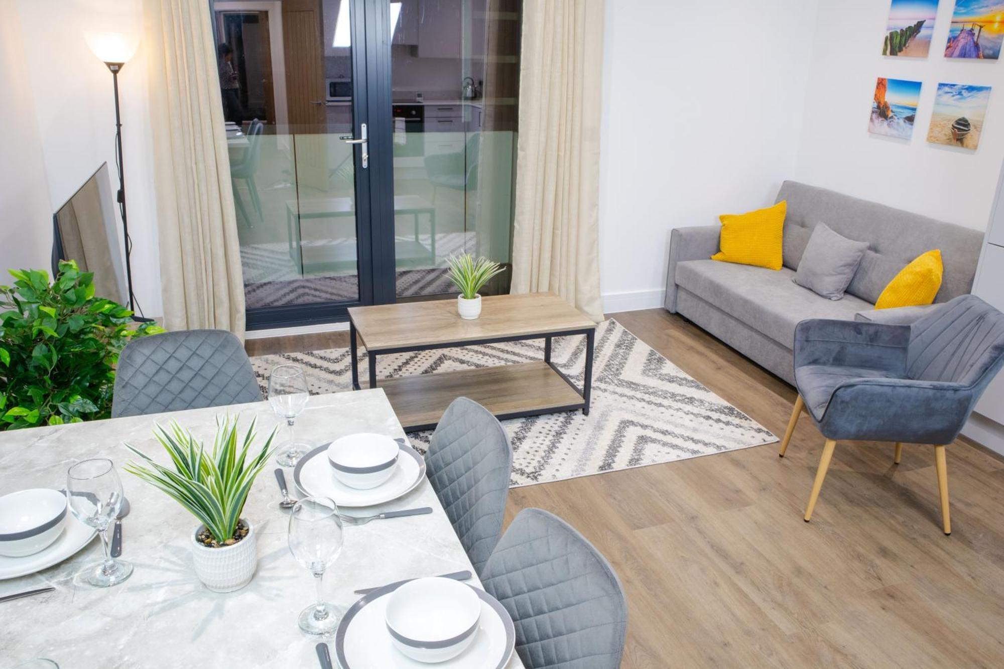 Central 2 Bed 2 Bath Apartment Near Brighton College, Beach, Hospital - Long Stay Offers Εξωτερικό φωτογραφία