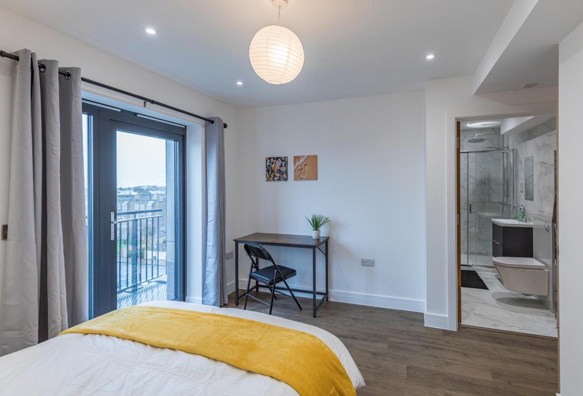 Central 2 Bed 2 Bath Apartment Near Brighton College, Beach, Hospital - Long Stay Offers Εξωτερικό φωτογραφία