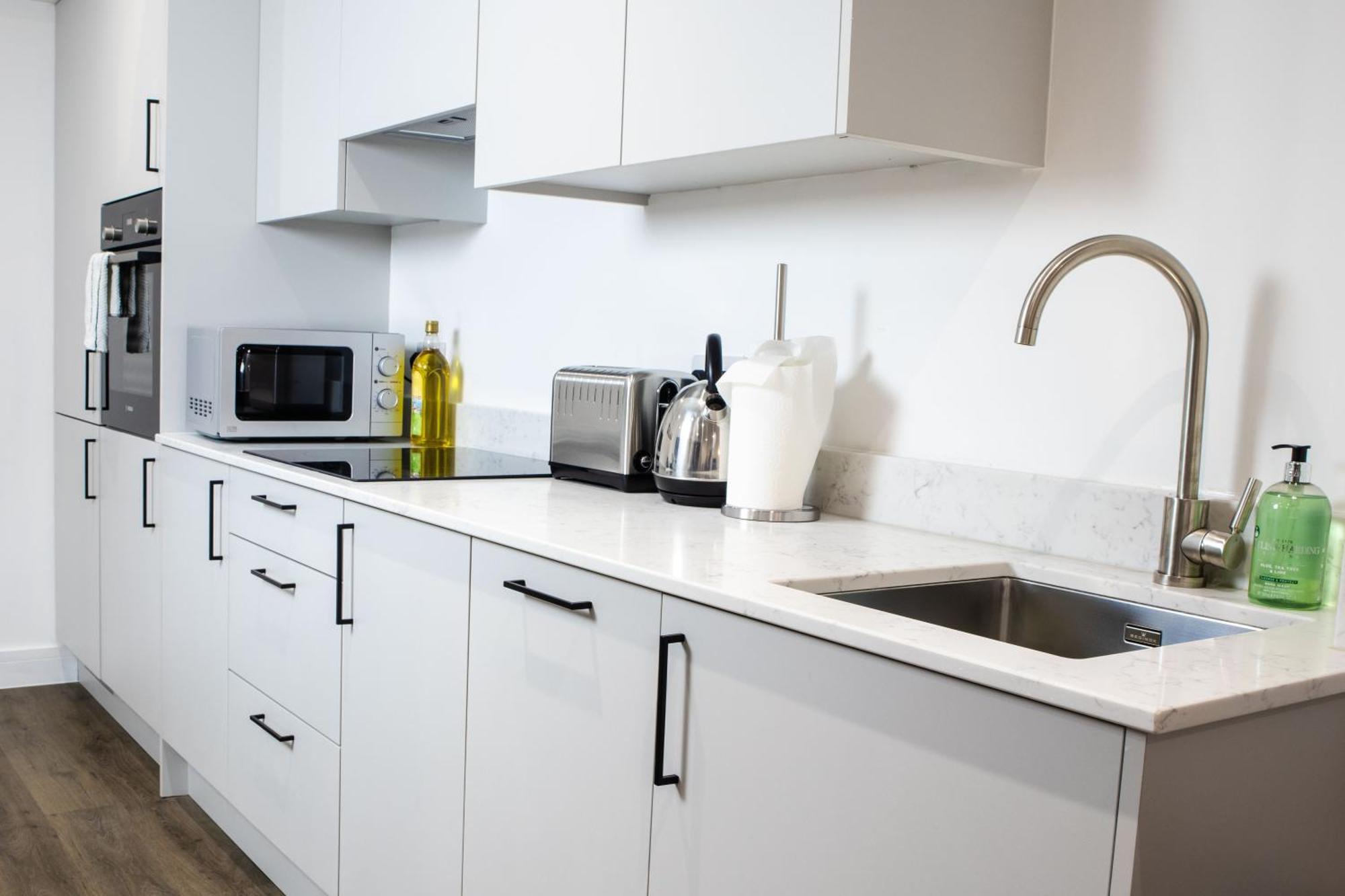 Central 2 Bed 2 Bath Apartment Near Brighton College, Beach, Hospital - Long Stay Offers Εξωτερικό φωτογραφία